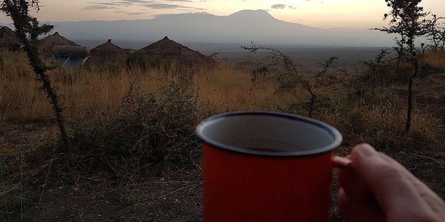 kahvia, josta on näkymät Kilimanjarolle